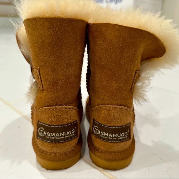 UGG kids boots (bought in Australia) - Picture 1 of 2